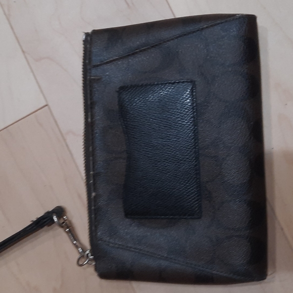Coach Wristlet - Picture 3 of 4